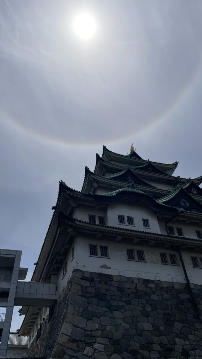 太陽の周りの虹